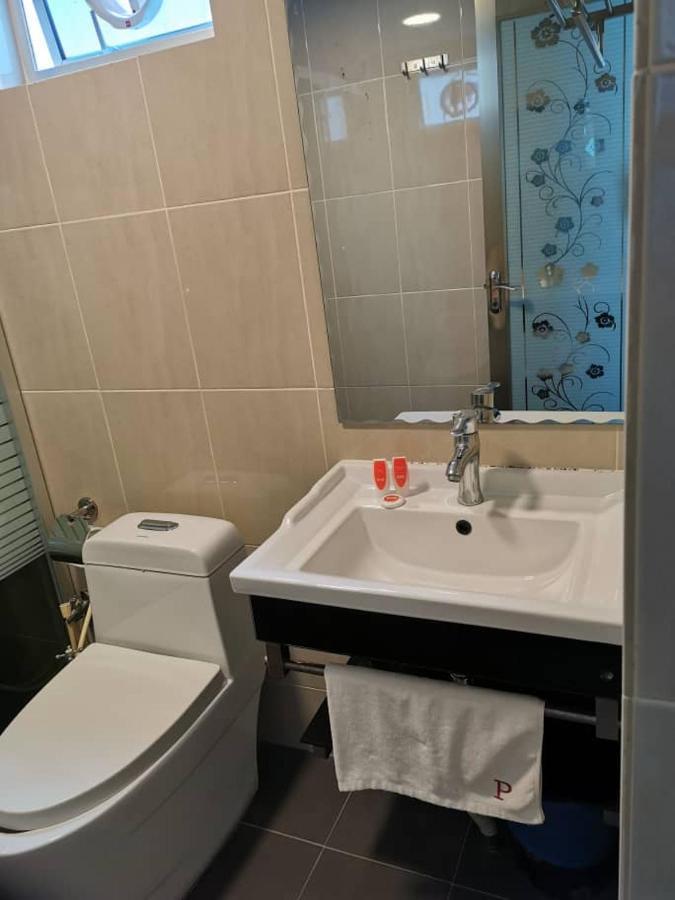 Palace Inn Miri Bagian luar foto