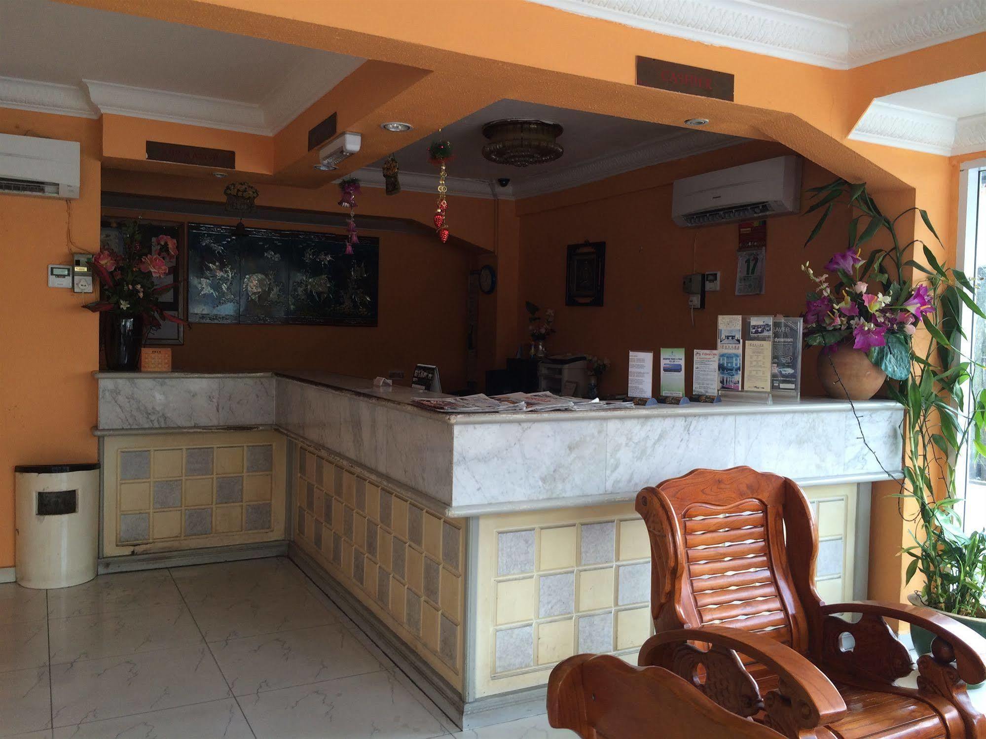 Palace Inn Miri Bagian luar foto