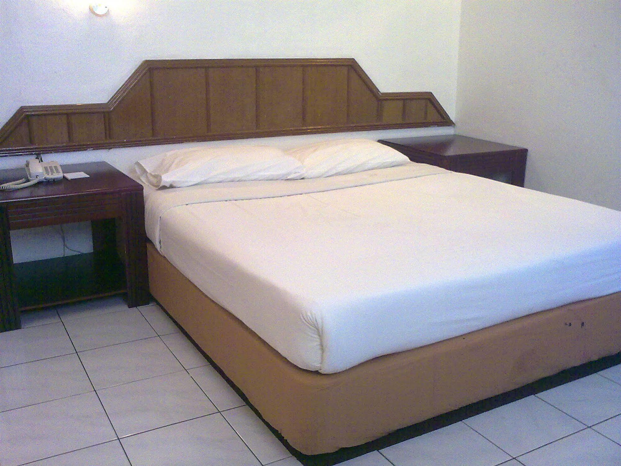 Palace Inn Miri Bagian luar foto