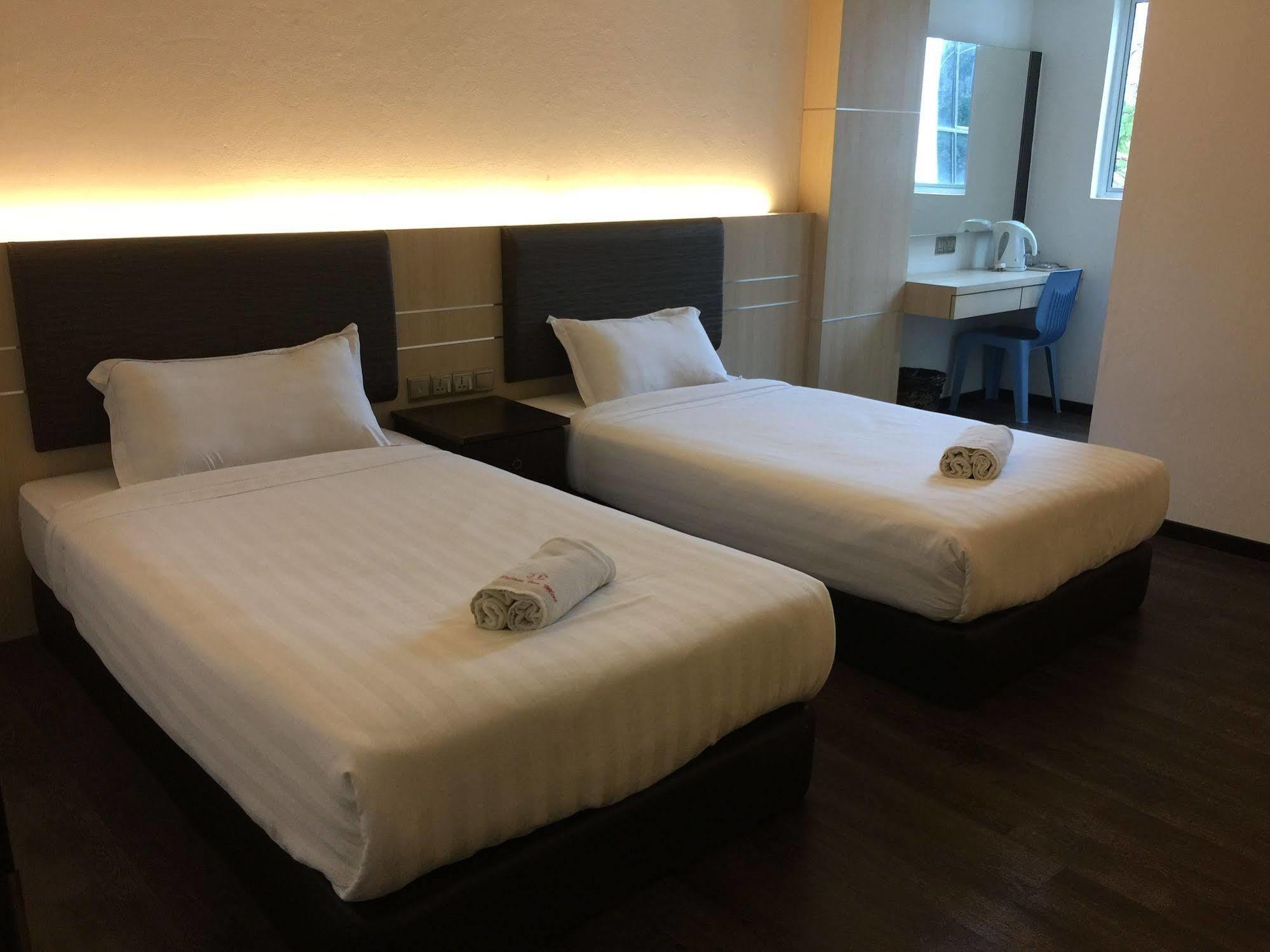 Palace Inn Miri Bagian luar foto