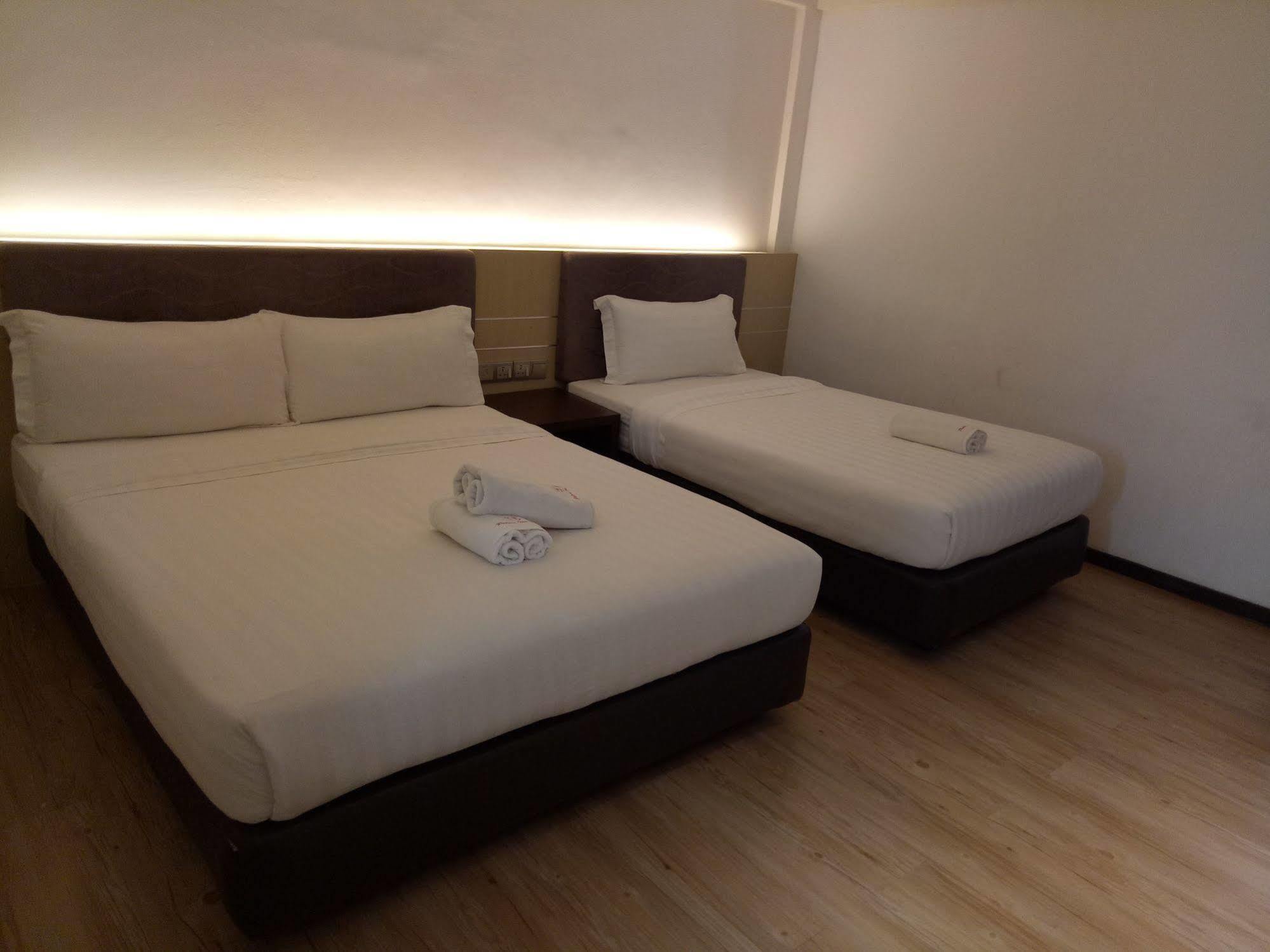 Palace Inn Miri Bagian luar foto